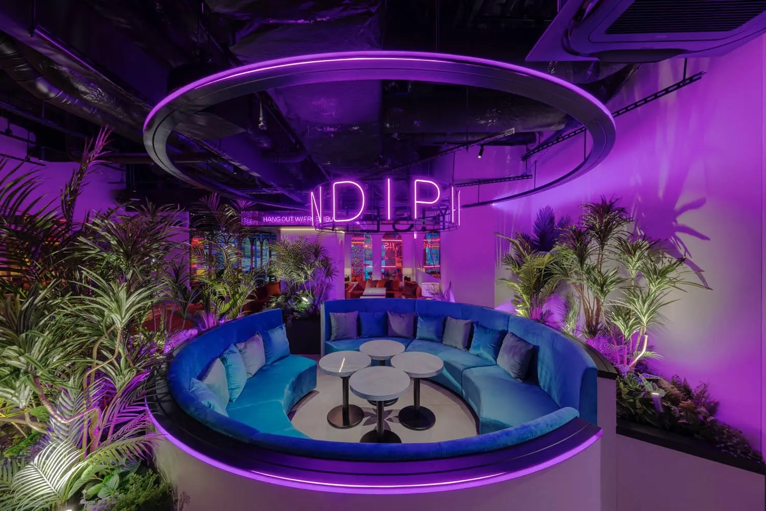 高級ラウンジ内装